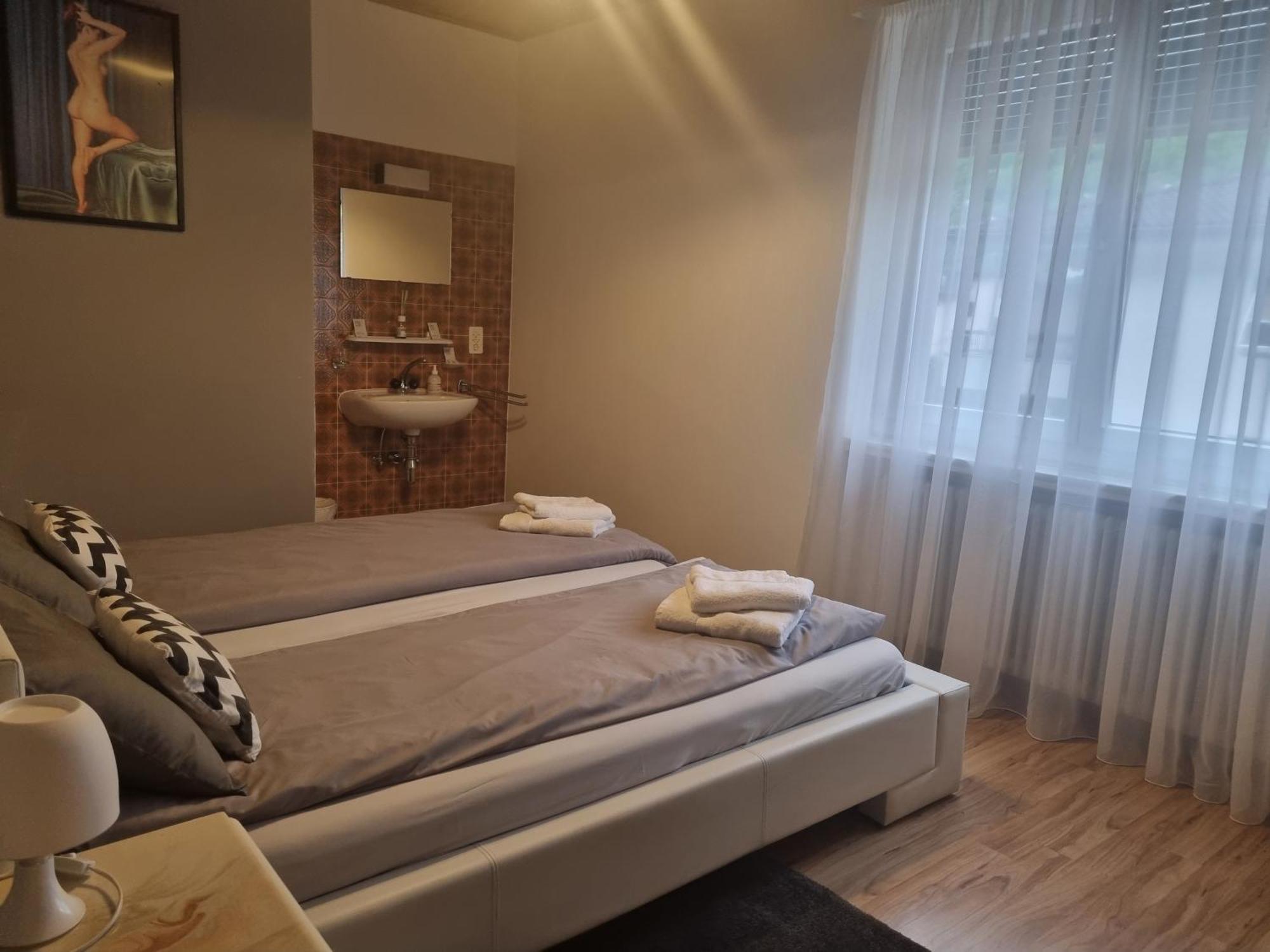 Ristorante Pizzeria Al Posta, Con Alogio Hotel Malvaglia Luaran gambar