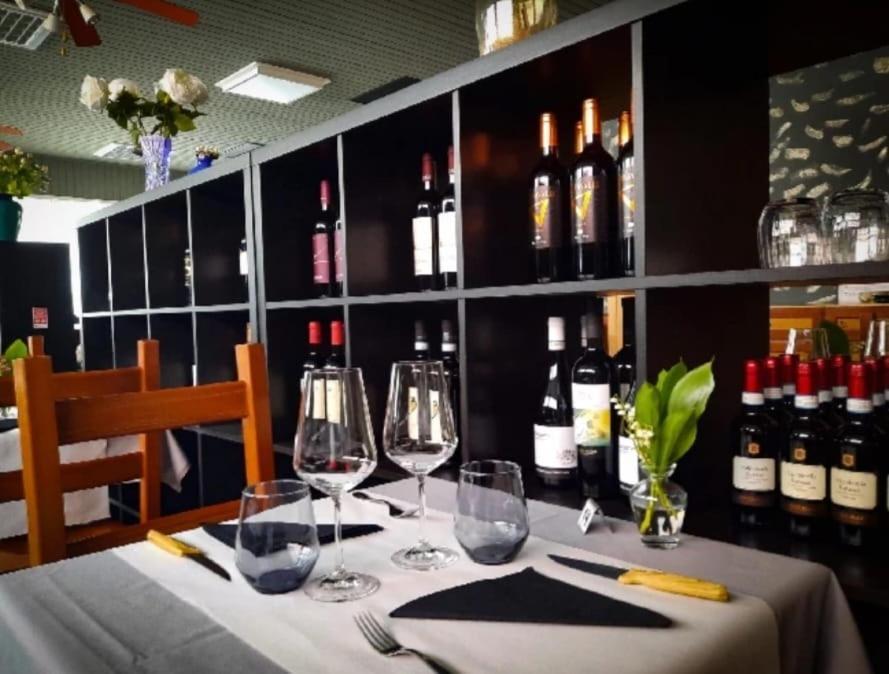 Ristorante Pizzeria Al Posta, Con Alogio Hotel Malvaglia Luaran gambar